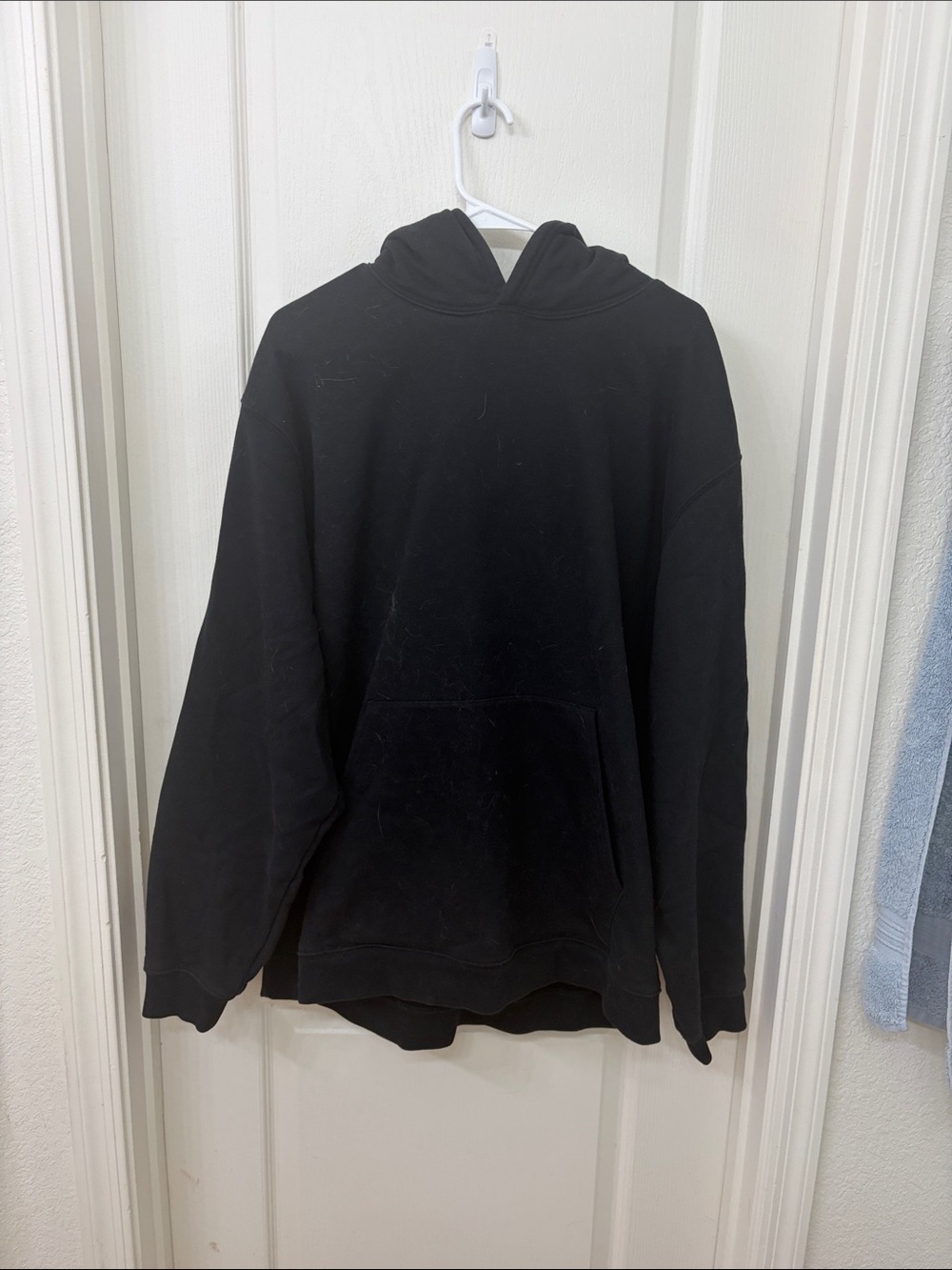 Alo Yoga Renown Heavy Weight Hoodie in Black - Picture 2 of 4